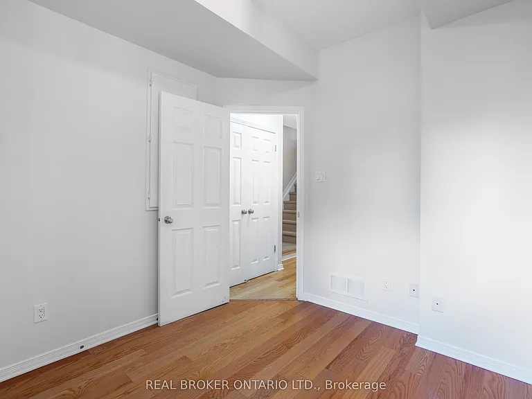 292 London Ter — Photo 18