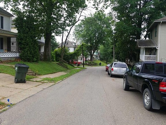 5th image of 406 Woodlawn Ave