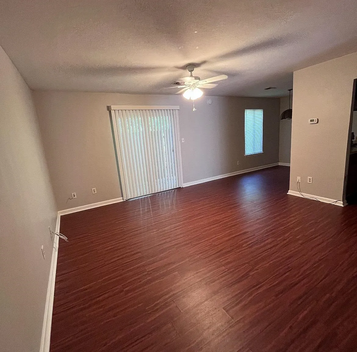 2 bed, 1.0 bath, 3550 sqft, $1,100 — Photo 3