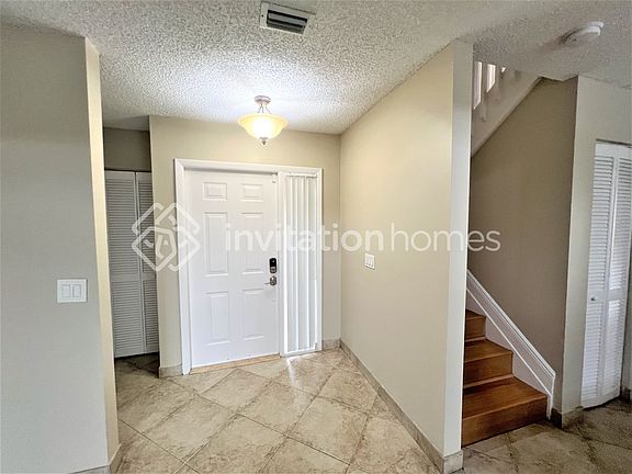 5th image of 225 W Riverbend Dr