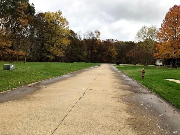 1613 Quail Hollow Dr, Cambridge, OH 43725