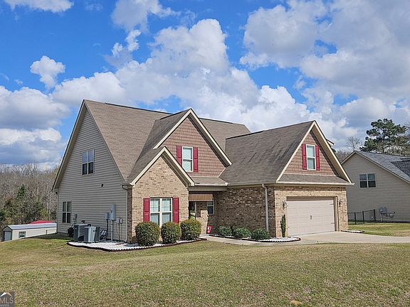 3rd image of 140 Chapman Ridge Rd