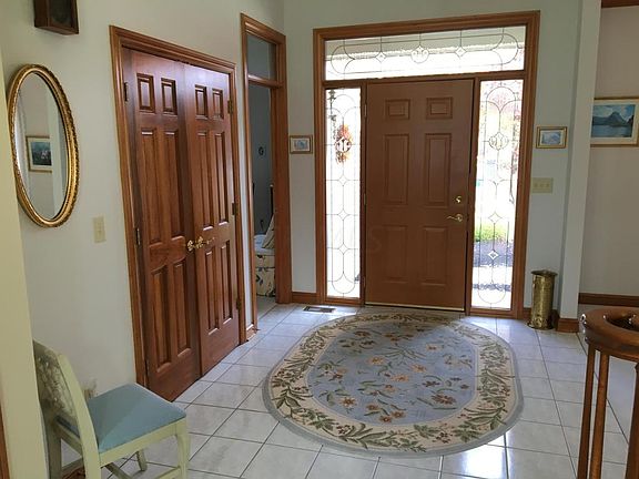 4th image of 8854 Chateau Dr