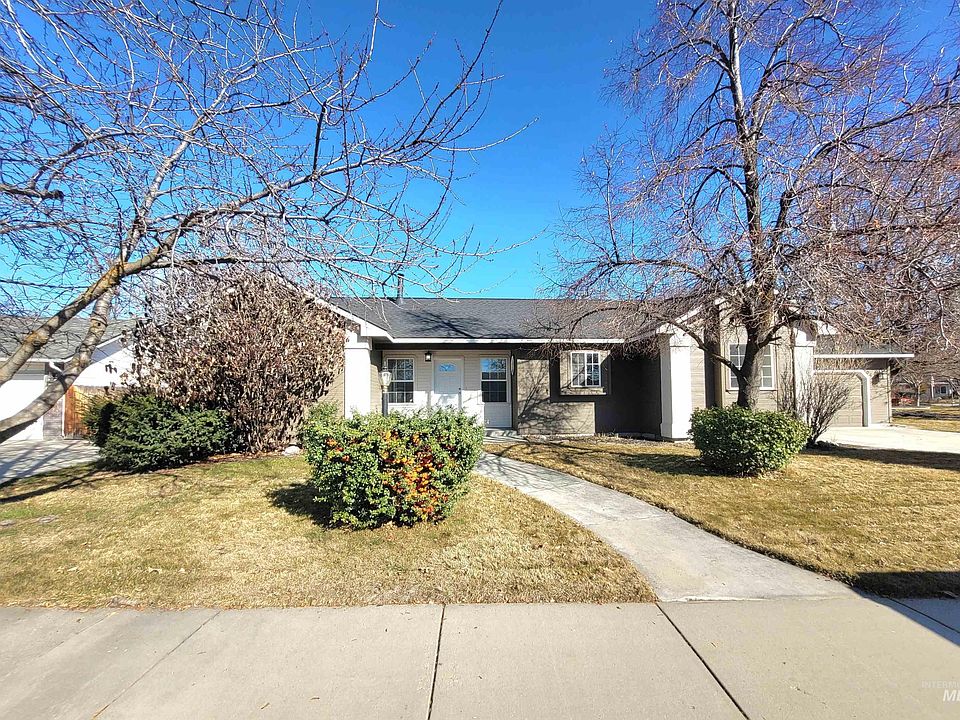 1st image of 904 W Loon St