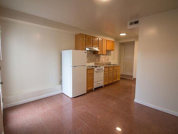 3rd image of 1438 31st Ave #B