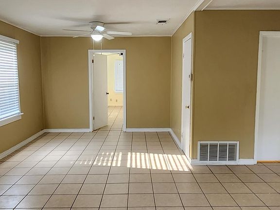 3rd image of 3110 Meadows Dr