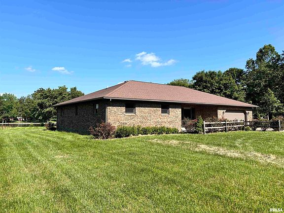 3rd image of 3826 Fawn Dr