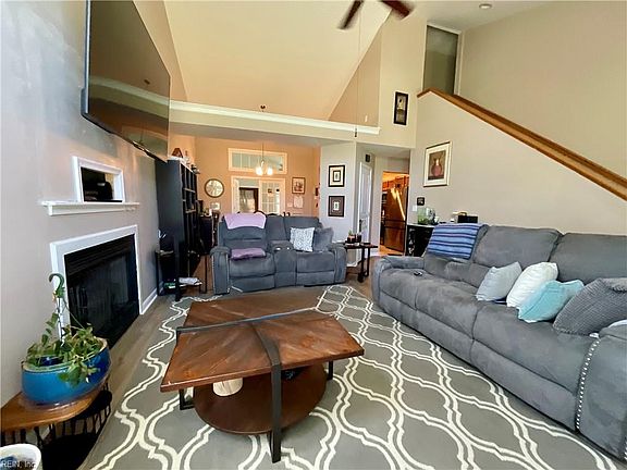 3rd image of 1323 Greenhall Rd