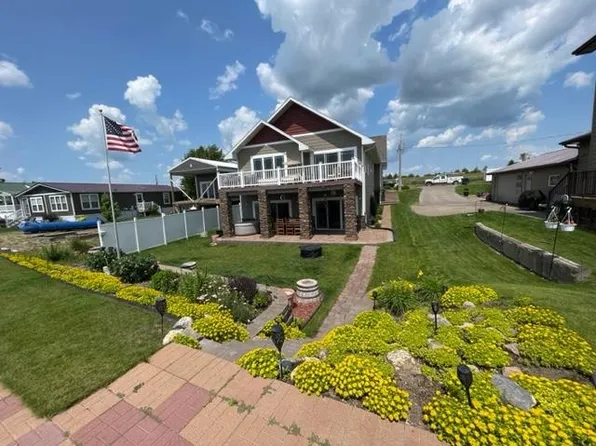 625 N Rice Lake Rd, Douglas, ND 58735
