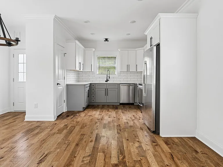 7 Railroad St — Photo 3