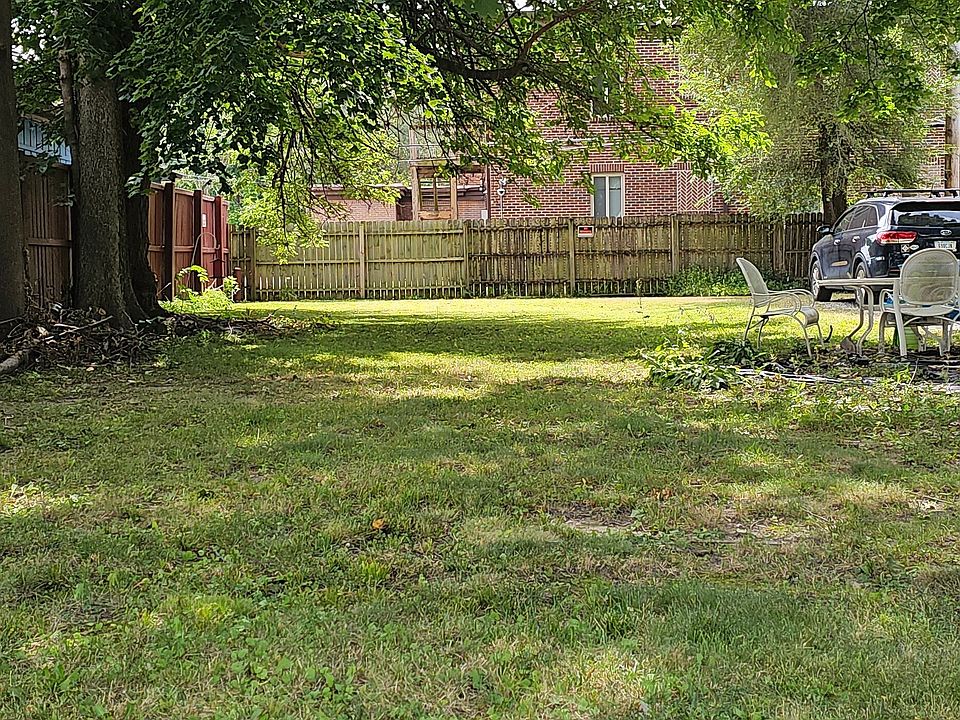 2nd image of 119 E 36th St
