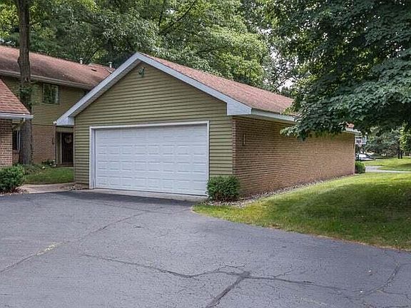 2nd image of 724 Charlemagne Blvd