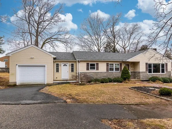 29 S Gate St, Dedham, MA 02026