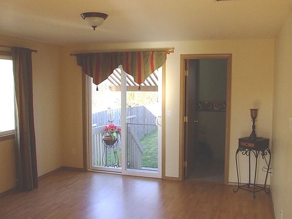 4th image of 6103 77th Ave NE