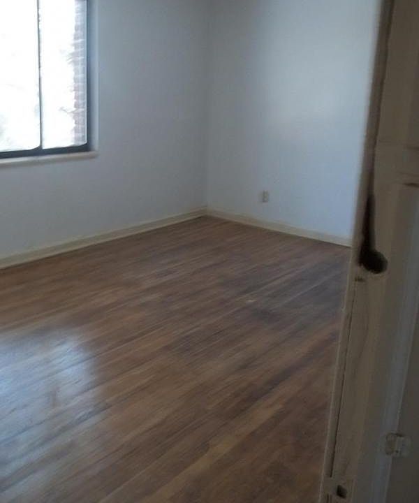 2nd image of 1635 E Mound St APT B