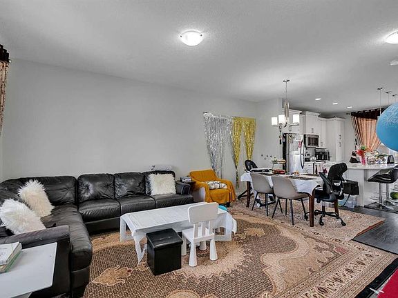 2nd image of 552 S Redstone Dr NE