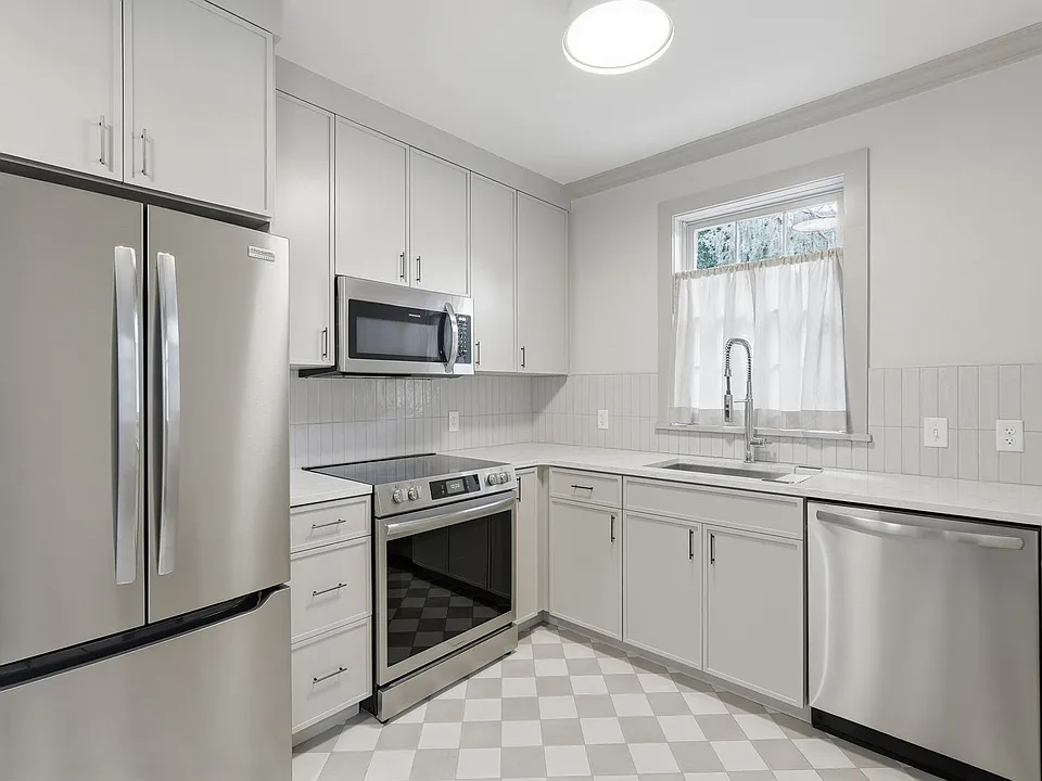 124 E McDonough St #700