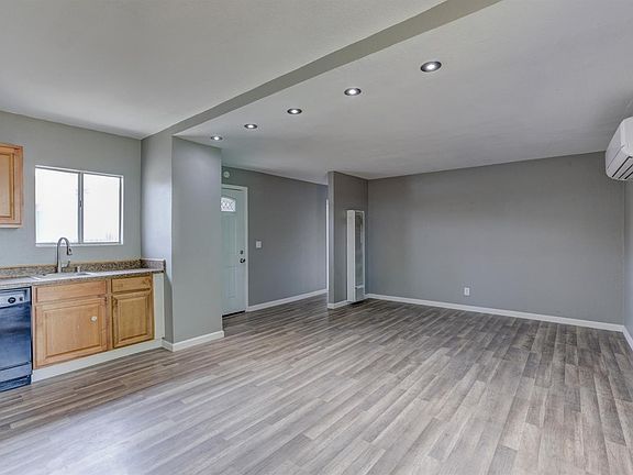 5th image of 318 Kelley Ct