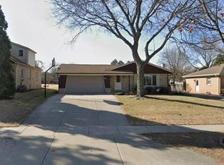 3207 W Cold Spring Rd, Greenfield, WI 53221