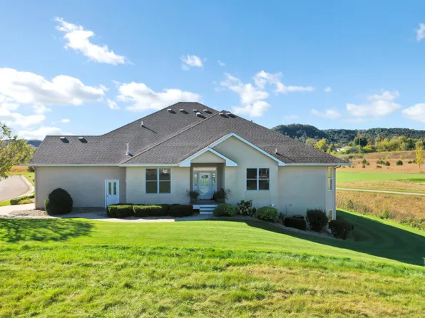 715 Hazelnut Way, Lake City, MN 55041