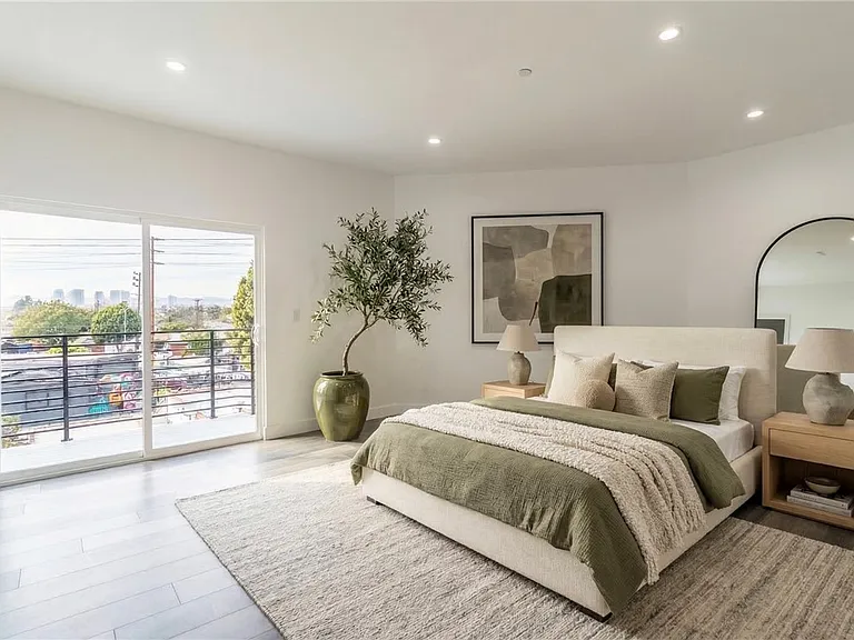 1820 Thurman Ave #1818-1/2 — Photo 6