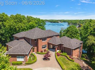 781 Windy Fields Ct, Leonard, MI 48367
