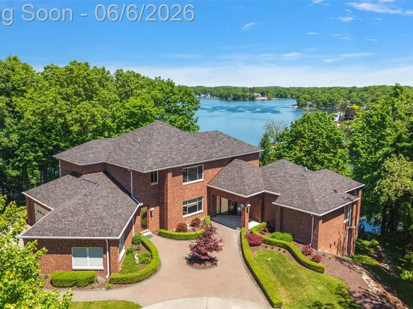 781 Windy Fields Ct, Leonard, MI 48367