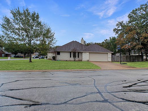3rd image of 4111 Settlers Way