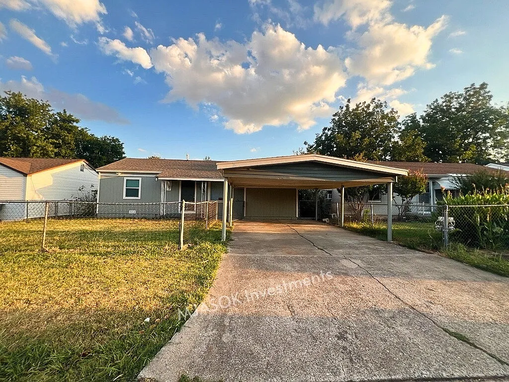 4 bed, 2.0 bath, 1375 sqft, $1,050 — Photo 2