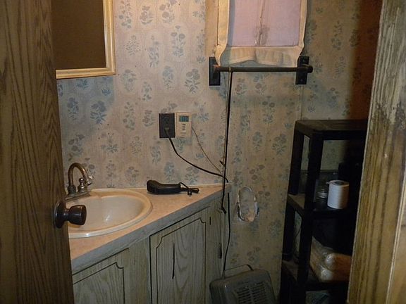 Bathroom by master bedroom