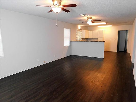 5th image of 402 Avenue E