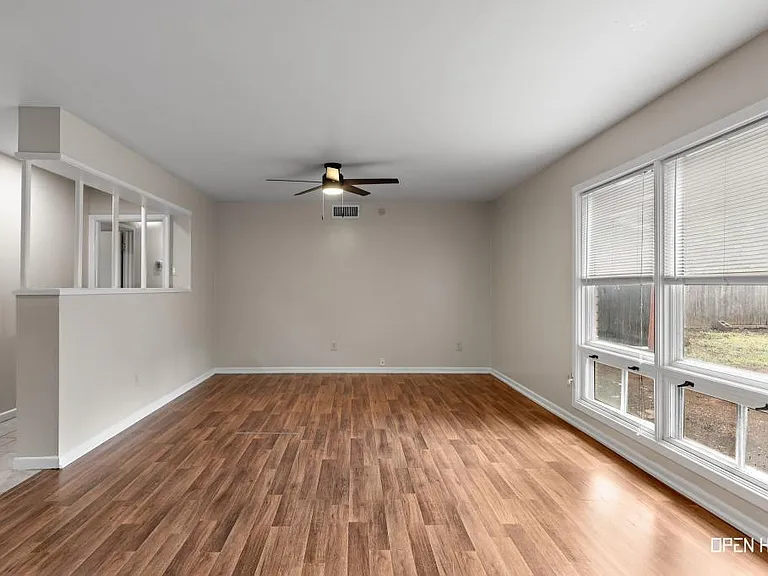 4202 Meadowbrook Dr — Photo 5