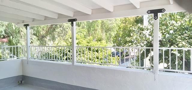 Large terrace, Newly remodeled, with new roof and paint. Ideal for Yoga or Pilates with friends, bicycle storage, or just enjoy outdoor living on this wonderful private and quiet terrace!