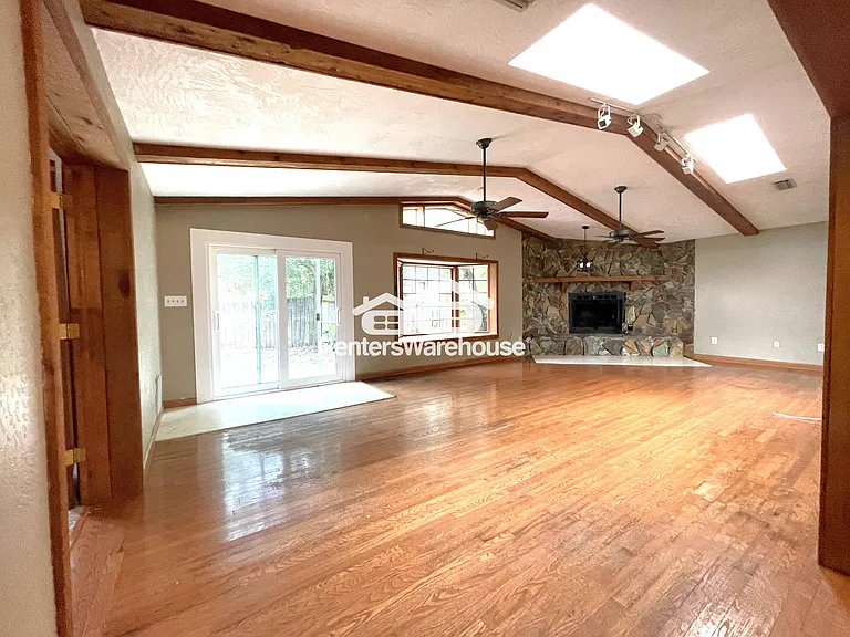 802 Embassy Rd — Photo 12