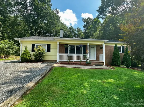 8026 Oak St, Hickory, NC 28602