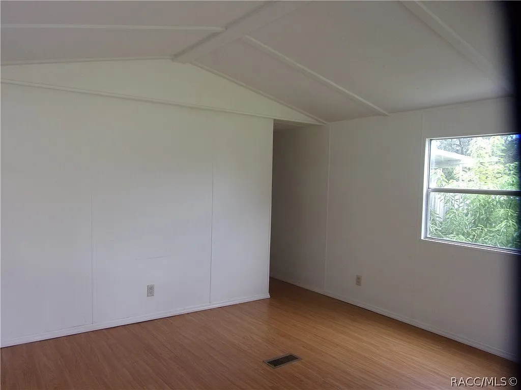 2 bed, 1.0 bath, 672 sqft, $1,290 — Photo 3