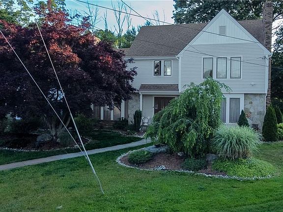 5th image of 18 Ann Ct