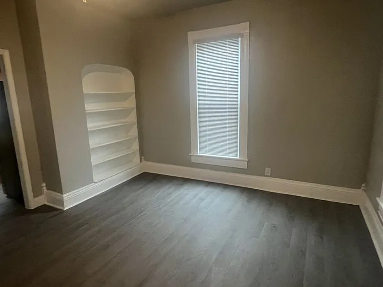 902 S Moffet Ave — Photo 3
