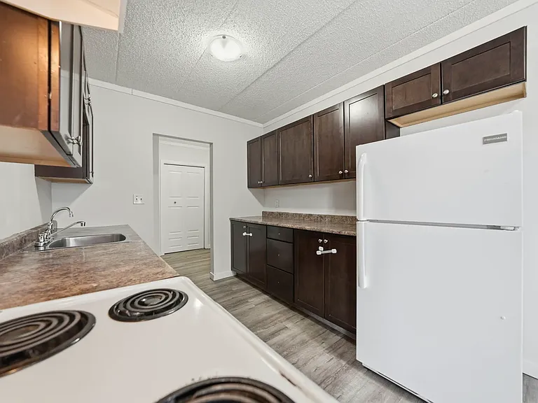 27 Vaughn St — Photo 20