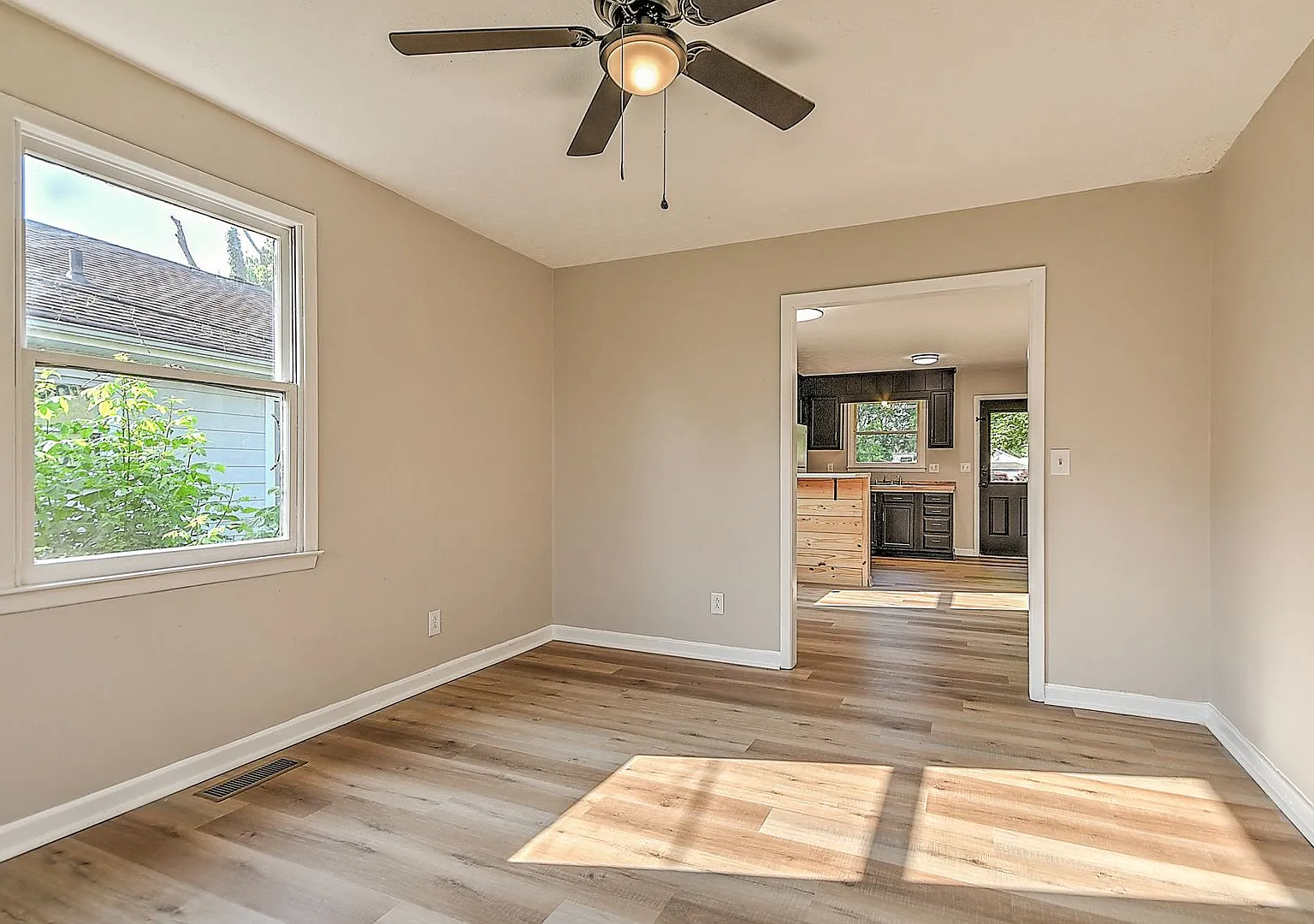 921 Elizabeth St, Kingsport, TN 37660 — Photo 4