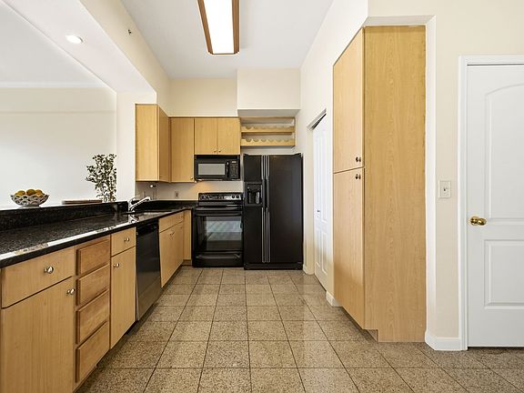 5th image of 3225 Turtle Creek Blvd APT 810