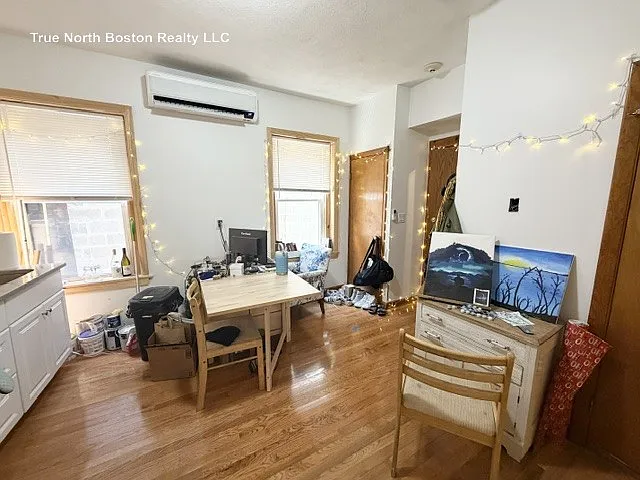 1 bed, 1.0 bath, $2,350 — Photo 2
