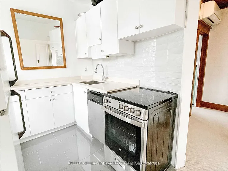 98 Woodycrest Ave #UPPER — Photo 2