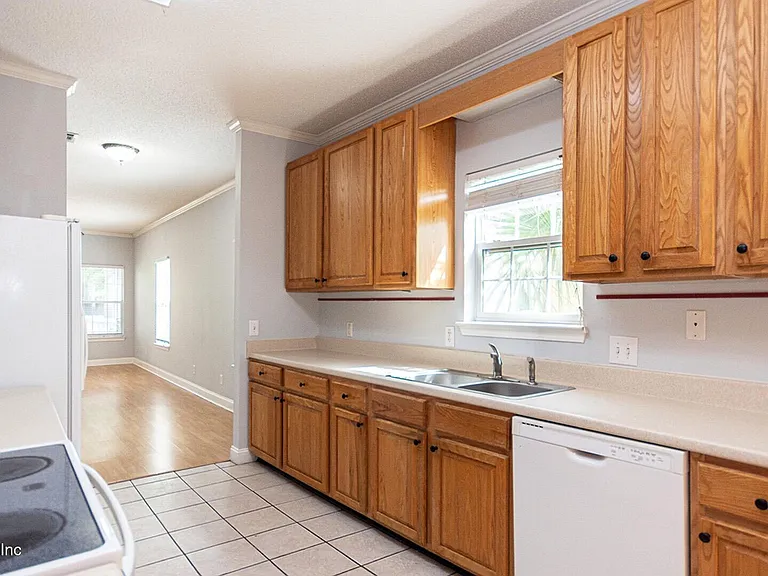 3237 Mayflower St S — Photo 10