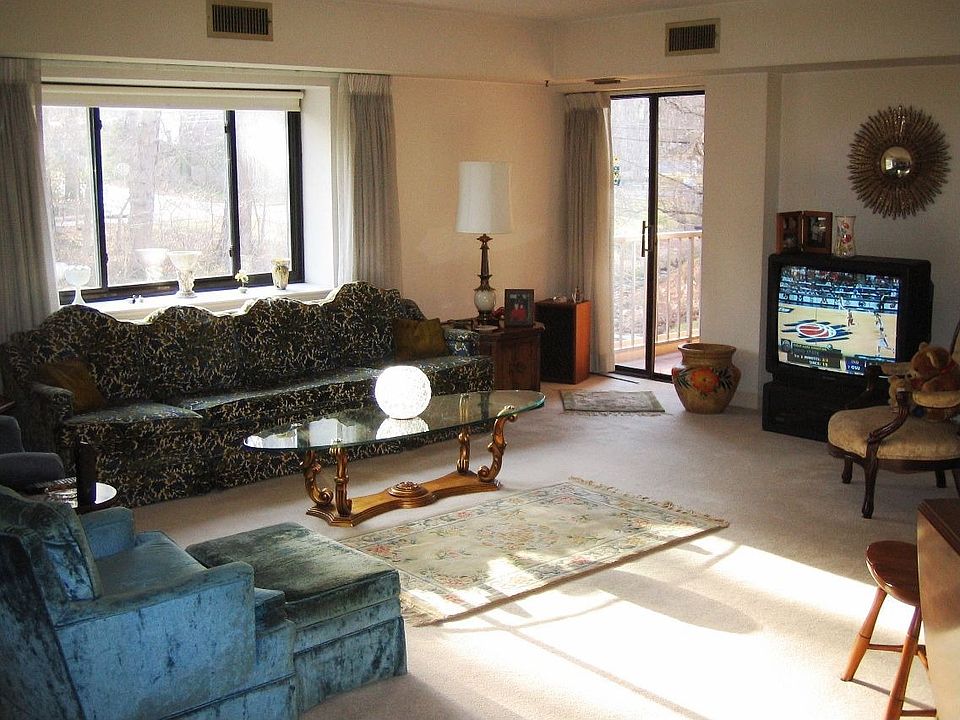 2nd image of 1219 W Wynnewood Rd APT 204