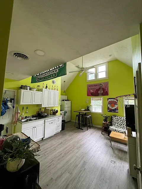 6 bed, 2520 sqft, $3,600 — Photo 4