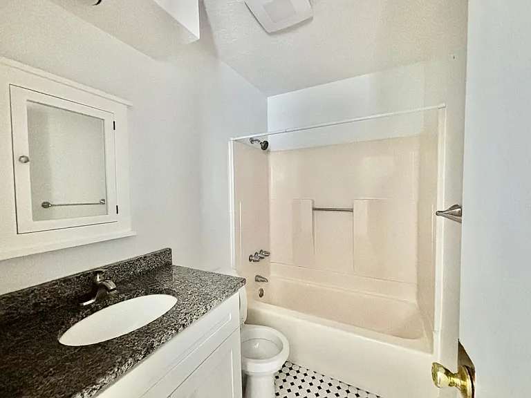 4420 Jarboe St — Photo 13
