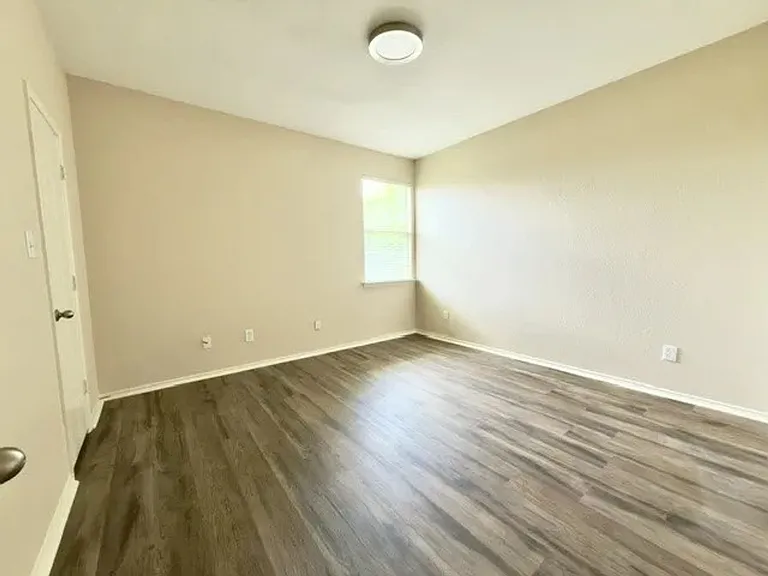 4425 Park Creek Ct — Photo 16
