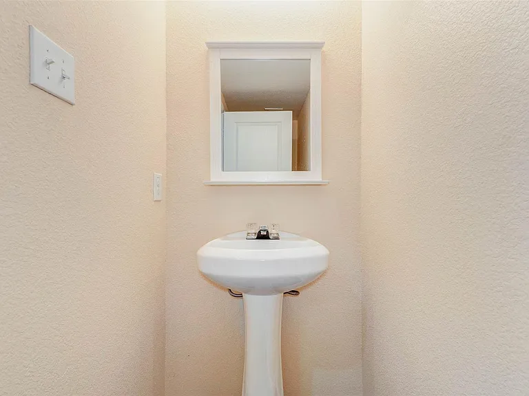 8605 Beviamo St — Photo 25