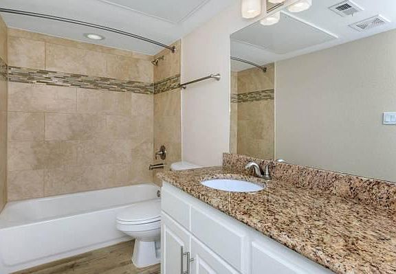 4th image of 1002 Pinemont Dr #112